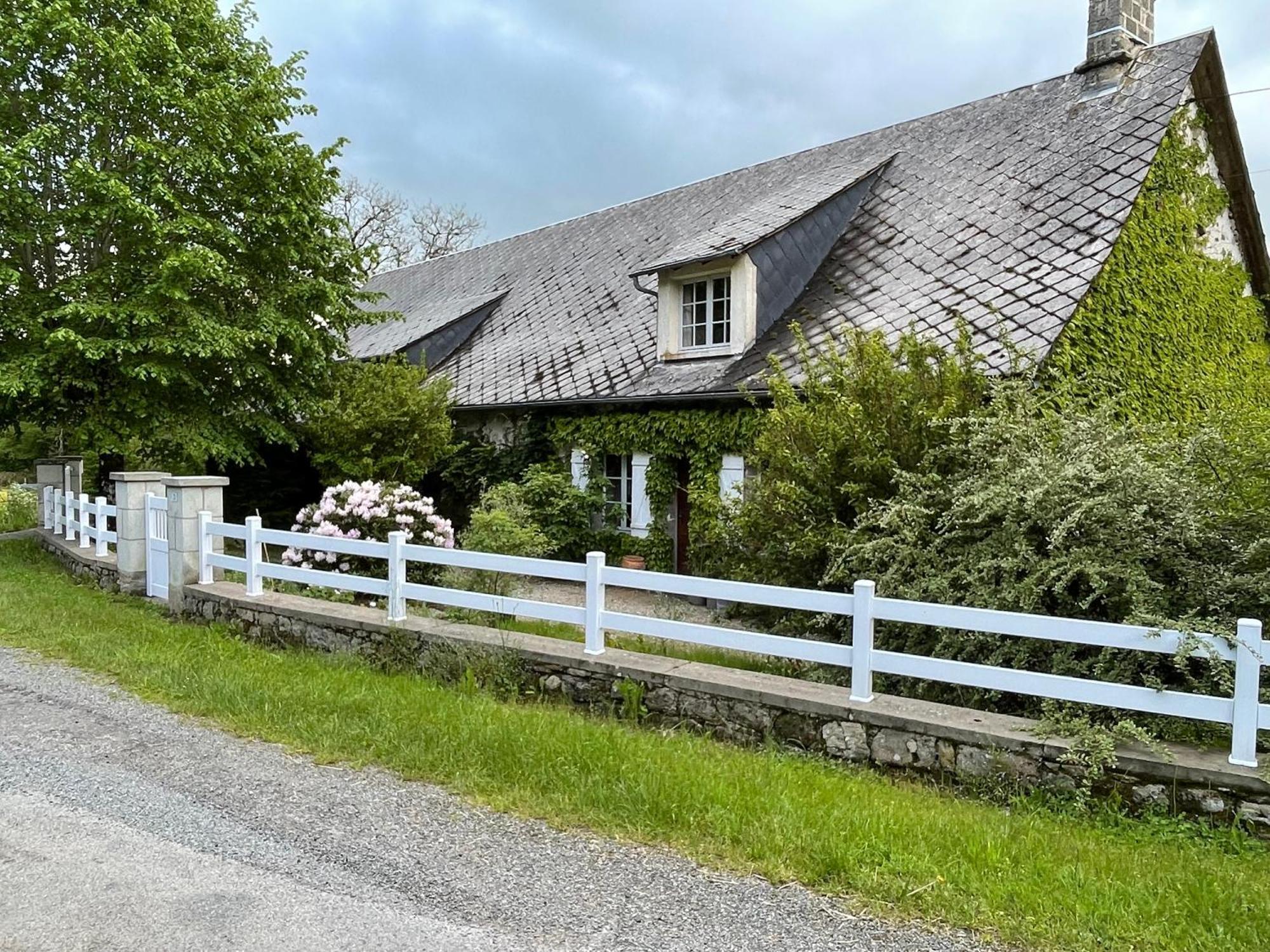Une Pause En Correze Sarroux Exterior foto
